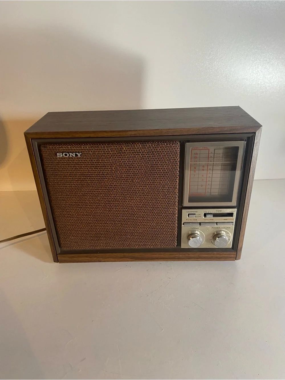 Vintage SONY Tabletop AM FM WB Radio Model ICF-9660W Size 9”x12”